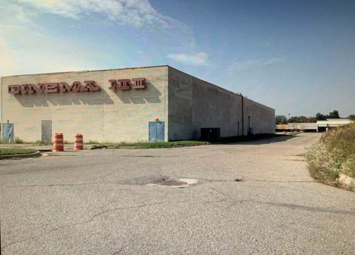 Summit Place Mall (Pontiac Mall) - Vintage Photo